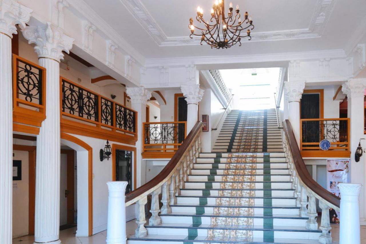 Reddoorz Plus @ Castle Chateau Iloilo Bagian luar foto