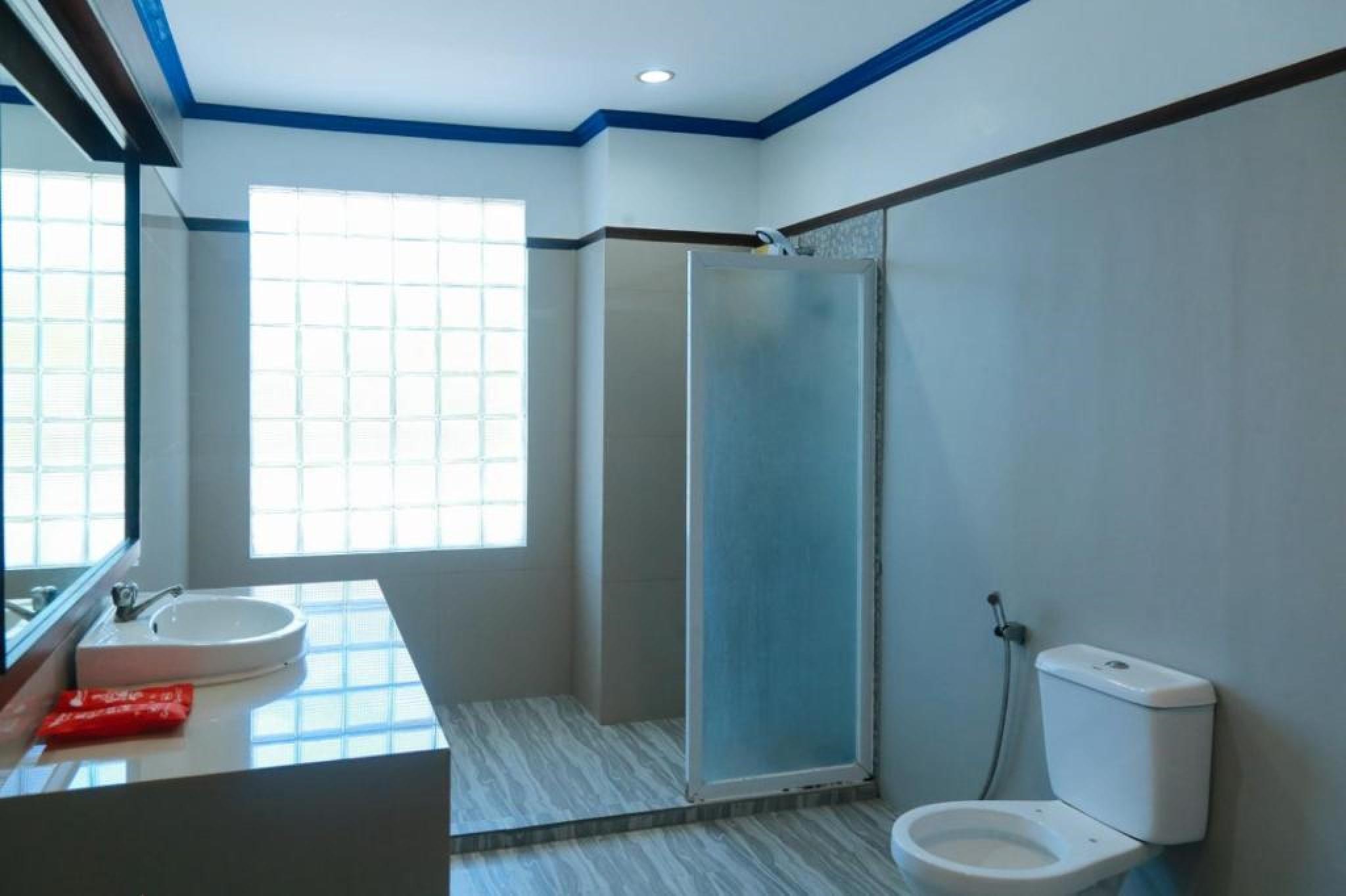 Reddoorz Plus @ Castle Chateau Iloilo Bagian luar foto